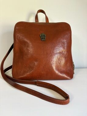 NWT I Medici Leather Beatrice Medium Crossbody Backpack Tan Italian Leather